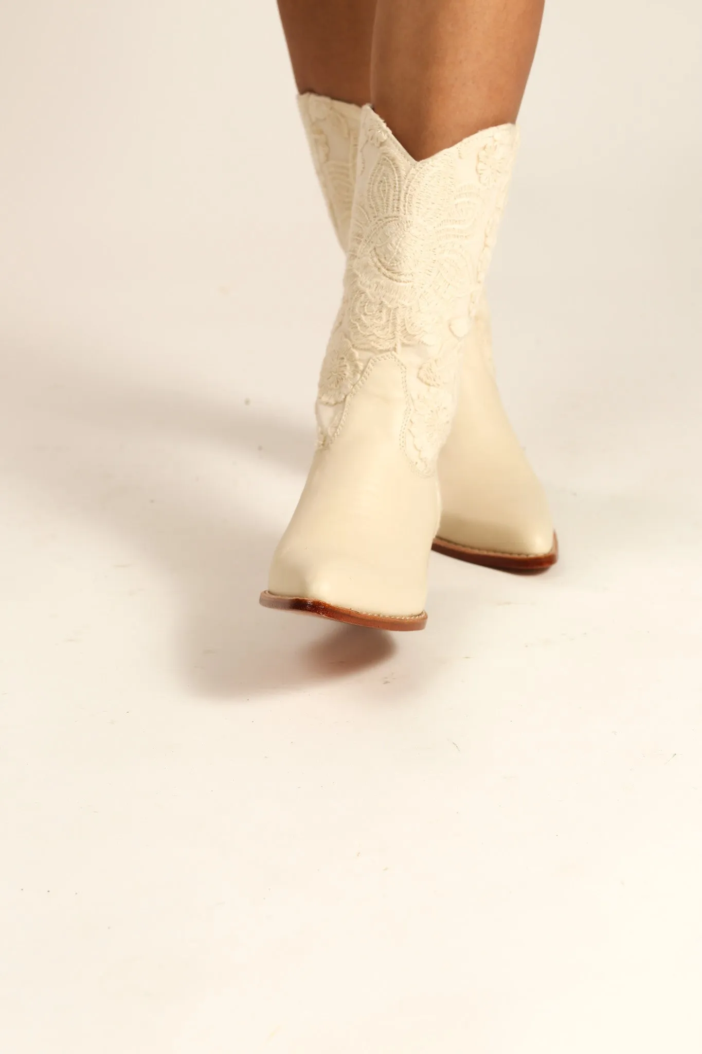 CREAM WEDDING BOOTS LACE SEQUIN DETAIL